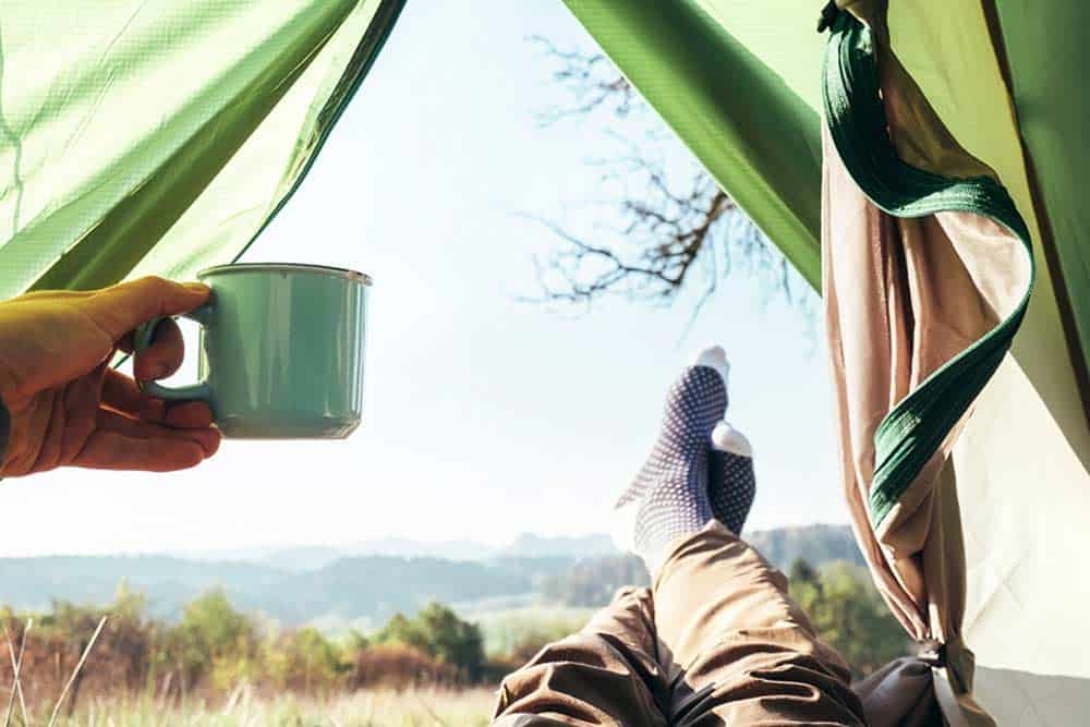 Dünne Wandersocken für den Sommer (depositphotos.com)